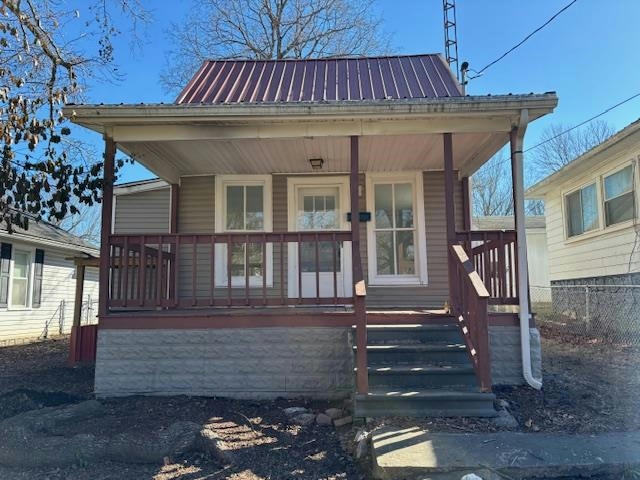 424 PETERS ST, CENTRAL CITY, KY 42330, photo 1 of 17